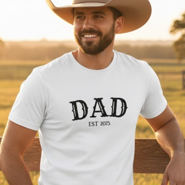 T-shirt Dad Bold Text Est 2025 (Créateur téléchargé)