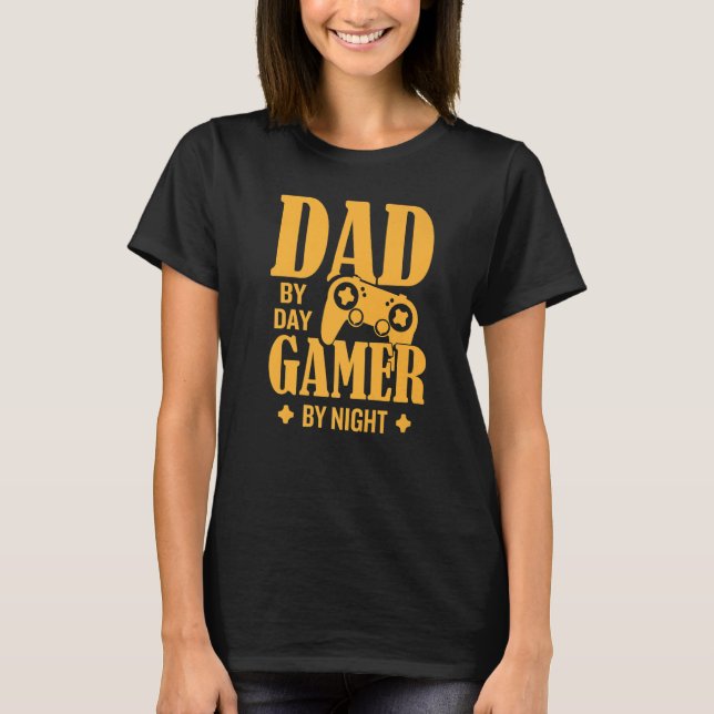 T-shirt Dad By Day Gamer By Night Father Family Kids Paren (Devant)
