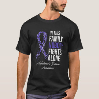 T-shirt Dans cette famille personne ne combat seul Alzheim