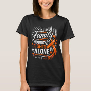 T-shirt Dans cette famille personne ne combat seul la leuc
