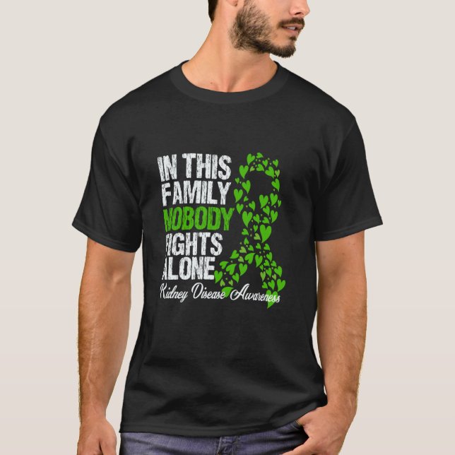 T-shirt Dans Cette Famille, Personne ne combat seul la mal (Devant)