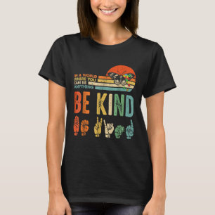 T-shirt Dans Un Monde Où L'On Peut Être N'Importe Quoi D'A