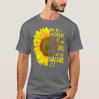 T-shirt Dans un monde plein de grand-mères être Nannie Sun