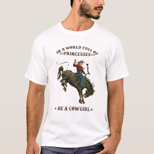 T-shirt Dans Un Monde Plein De Princesses Soyez Une Femme  (Devant)