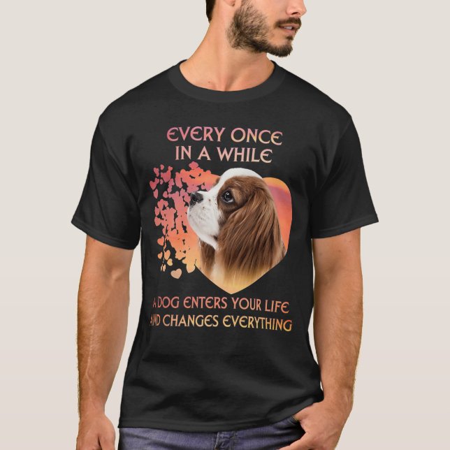 T-shirt Dans Un Temps Cavalier Chien Le Roi Charles Spanie (Devant)