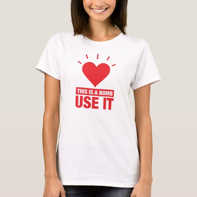 T-shirt de bombe d'amour (Devant)