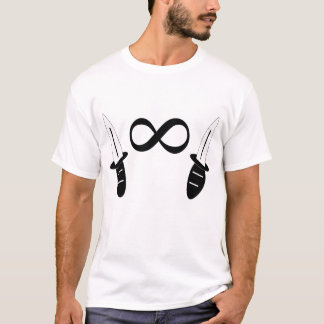 T-shirt de couteaux d'infini