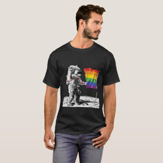 T-shirt de LGBT - drapeau d'arc-en-ciel sur la