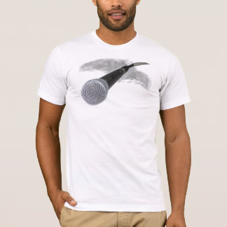T-shirt de plan rapproché de microphone