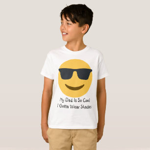 T-shirt de port de nuances d'Emoji de papa frais
