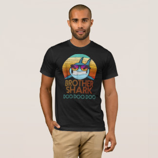 T-shirt de requin de frère. Pièce en t de Doo Doo
