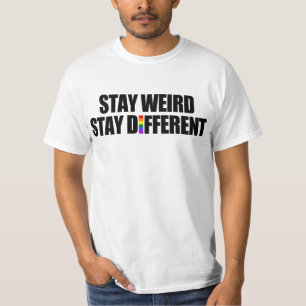 T-shirt De séjour étrange de séjour différent