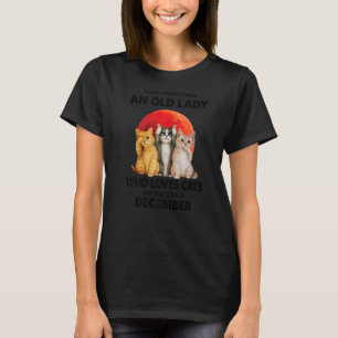 T-shirt Décembre Ne Sous-Estime Jamais Une Vieille Dame Qu