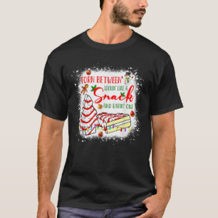 T-shirt Déchiré Entre La Recherche Comme Un Snack Et Mange