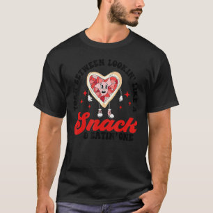 T-shirt Déchiré Entre Un Lookin Comme Un Snack Et Manger U