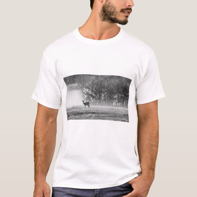 T-shirt Deer in an autumn morning (Devant)