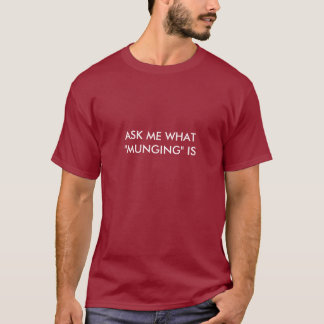 T-SHIRT DEMANDEZ-MOI CE QUE "EST MUNGING"