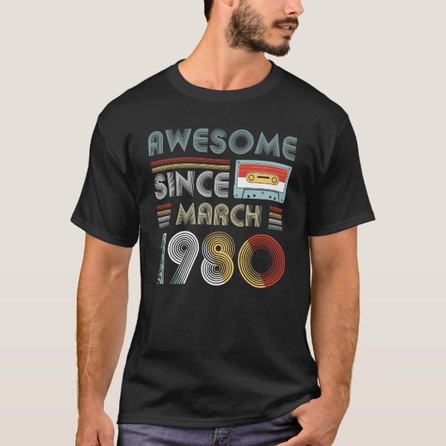 T-shirt Depuis mars 1980 cru impressionnant d'anniversaire (Devant)