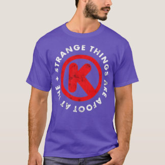 T-shirt Des choses étranges sont à pied au cercle K