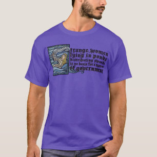 T-shirt Des femmes étranges qui mentent dans des étangs