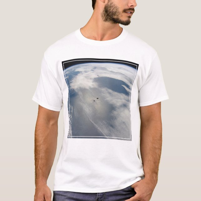 T-shirt Des Petits Satellites Orbitent Au-Dessus D'Une Par (Devant)