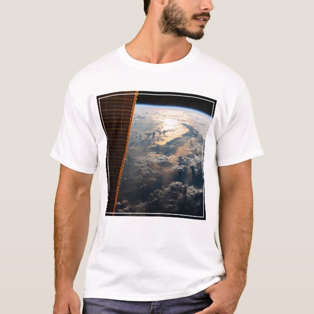 T-shirt Des Poutres Sunglint Au Large De La Mer Des Célèbe (Devant)