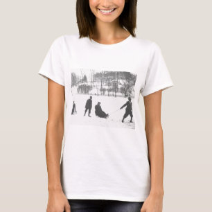 T-shirt Deux garçons tirant deux filles sur des traîneaux