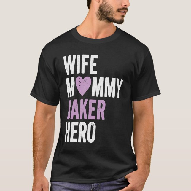 T-shirt Distressed Baker  Wife Mommy Baker Hero (Devant)