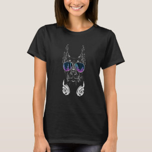 T-shirt DJ doberman cool avec des lunettes de soleil et de