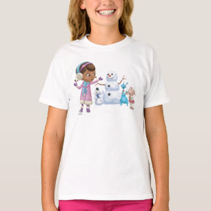 T-shirt Doc McStuffins  Doc McStuffins Jouant Dans La Neig