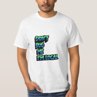 T-shirt Don’t Bug Me I Am Local – Retro Rainbow Typography