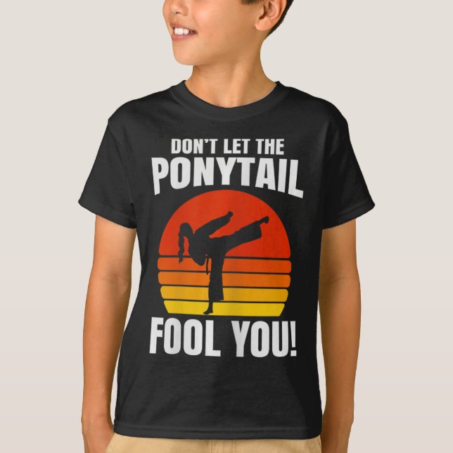T-shirt Don’t Let The Ponytail Fool You Karate Kick  (Devant)
