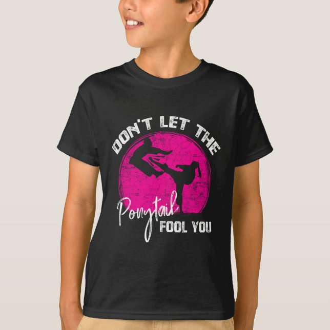 T-shirt Dont Let The Ponytail Fool You Funny Karate Gift  (Devant)