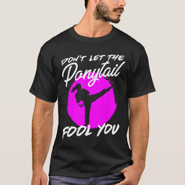 T-shirt Dont Let The Ponytail Fool You I Funny Karate  (Devant)