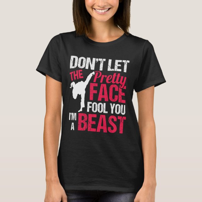 T-shirt Dont Let The Pretty Face Fool You Im Beast Karate  (Devant)