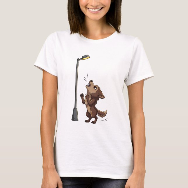 T-shirt Dramatic Brown Wolf Howling at a Glowing Street (Devant)