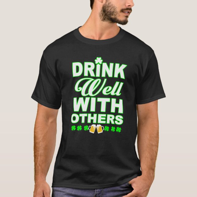 T-shirt Drink Well WIth Others Beer and Wine St Patricks D (Devant)