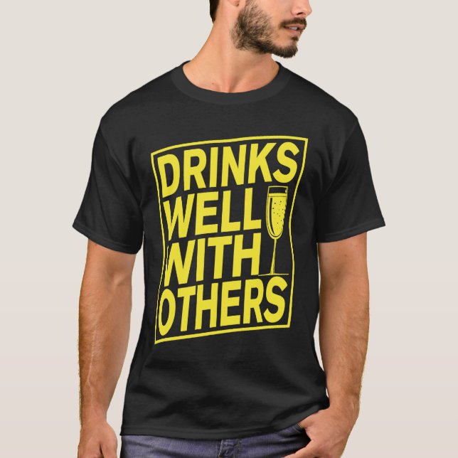 T-shirt drinks well with others women drinks well with oth (Devant)