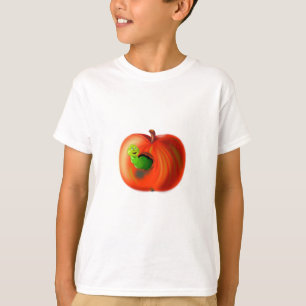 T-shirt drôle avec ver heureux dans la pomme rouge