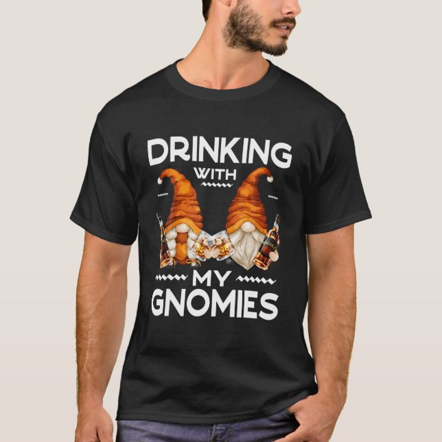 T-shirt Drôle Gnome Whiskey Dit Pour Les Hommes Boire Avec (Devant)