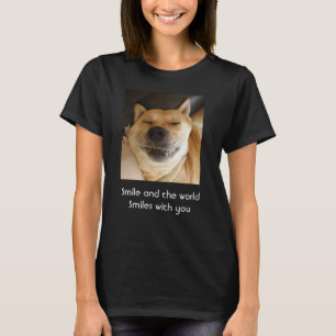 T-shirt drôle mignon chien souriant avec slogan exaltant