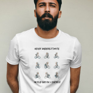 T-shirt Drôle Ne sous-estime jamais un vieil homme sur un