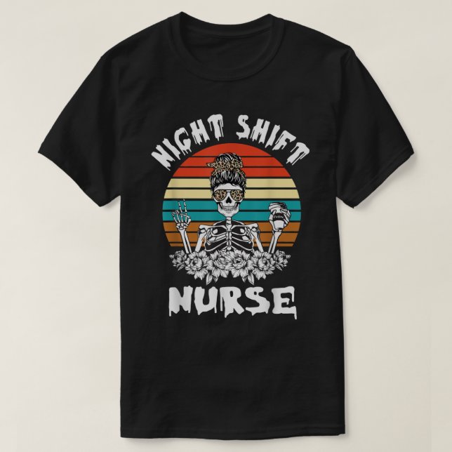 T-shirt Drôle Nuit Shift Nurse Skeleton Halloween (Design devant)
