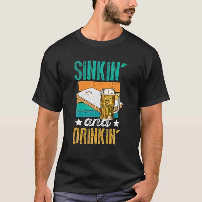 T-shirt Drôle Sinkin' Et Boire' Cornhole Beer Boire (Devant)
