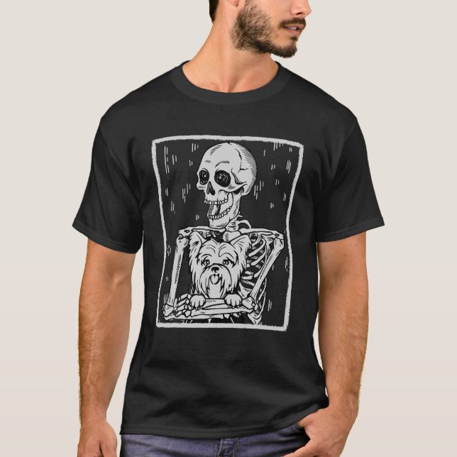 T-shirt Drôle Skeleton Hugs Yorkshire Terrier Halloween (Devant)