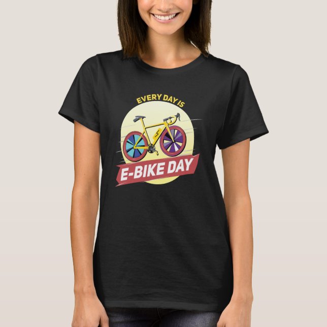 T-shirt E Biker équitation mon E vélo chaque jour E vélo (Devant)