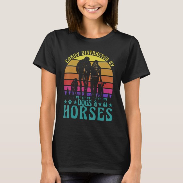 T-shirt Easily Distracted by Dogs and Horses Funny Saying  (Devant)