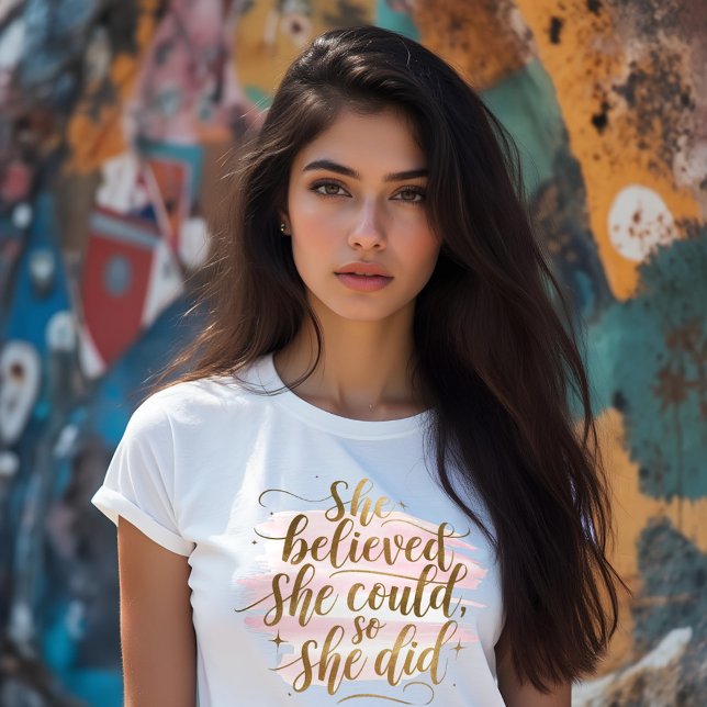 T-shirt Elle Croyait Qu'Elle Pourrait (Inspirational Unisex Softstyle T-Shirt, She Believed She Could, Empowerment Gift, Motivational Appar)
