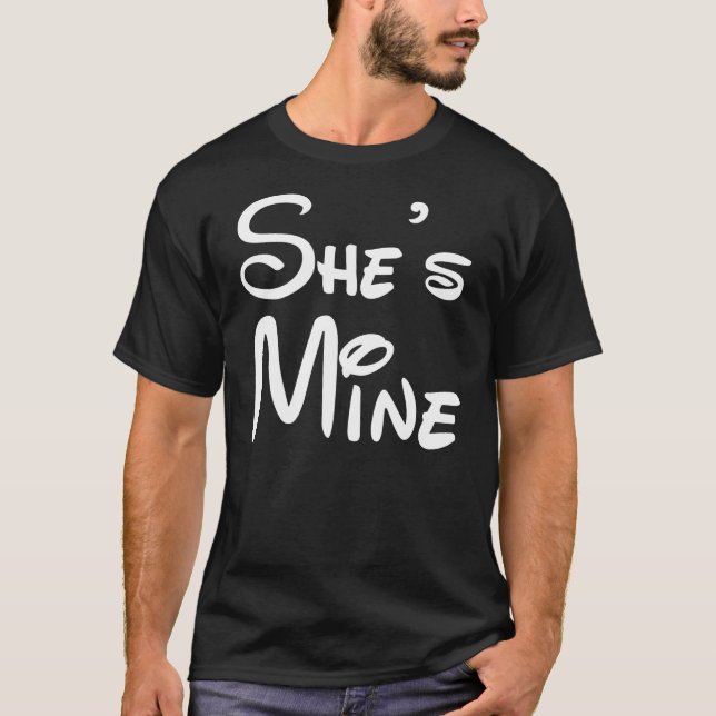 T-shirt Elle est la mienne (Devant)