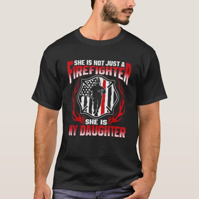 T-shirt Elle n'est pas seulement pompier, elle est ma fill (Devant)